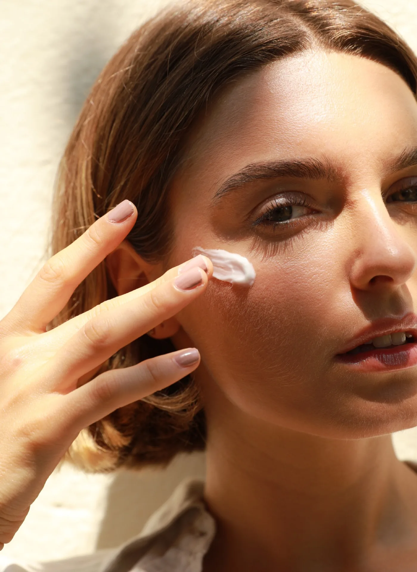 Crema emoliencia ligera hover